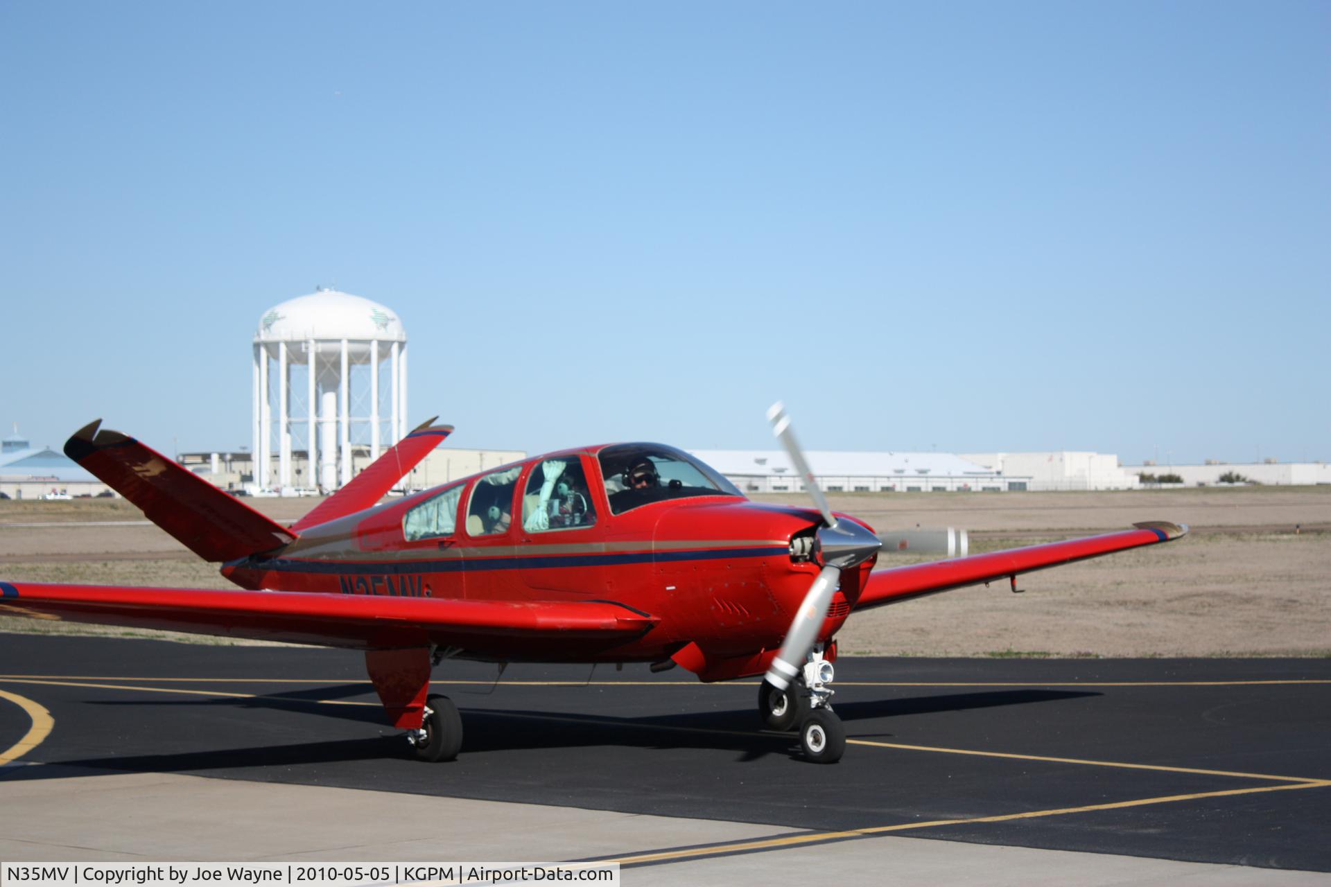 N35MV, 1967 Beech V35A Bonanza C/N D-8617, Taxi in at Grand Prairie