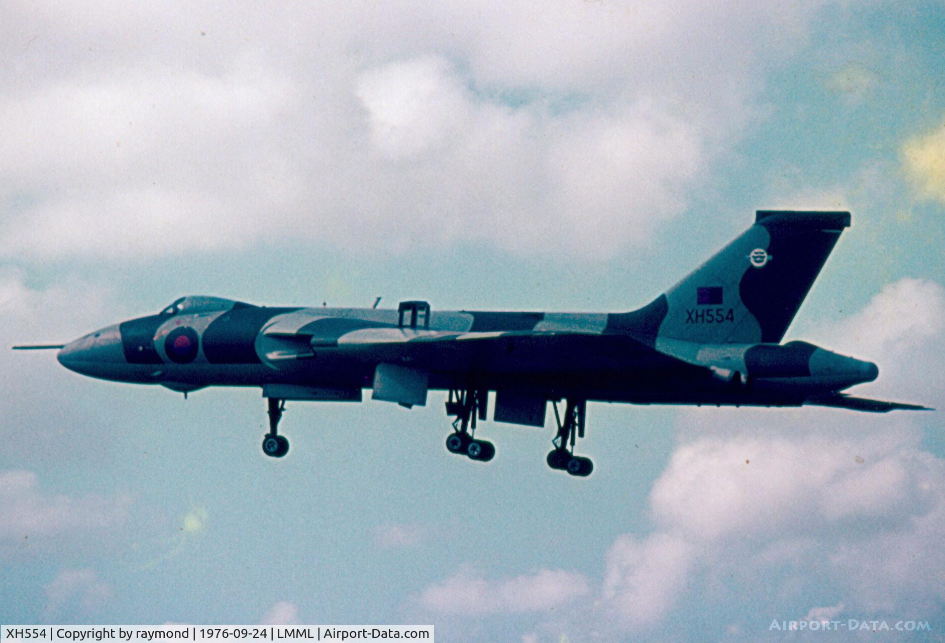 XH554, 1961 Avro Vulcan B.2 C/N Set 8, Vulcan XH554 230OCU RAF