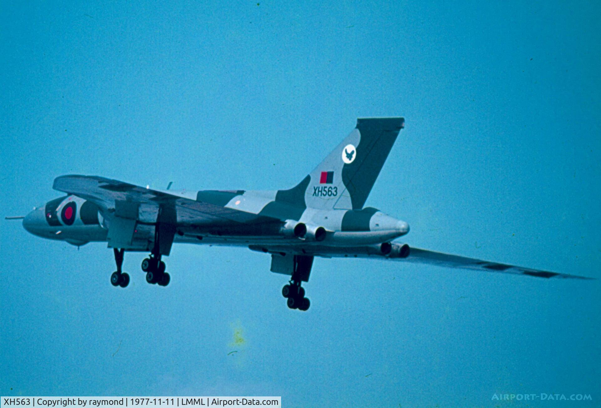 XH563, 1960 Avro Vulcan B.2(MRR) C/N Set 17, Vulcan XH563 27Sqd RAF