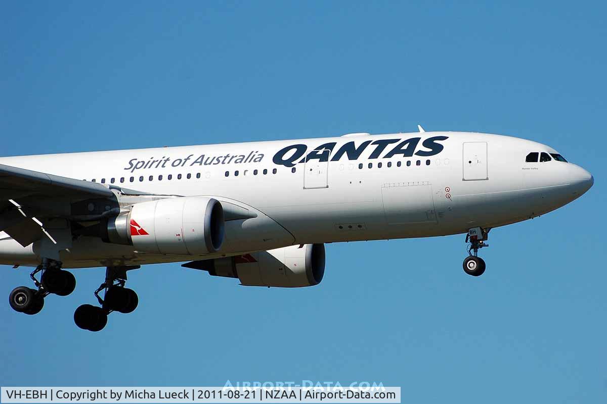 VH-EBH, 2007 Airbus A330-202 C/N 892, At Auckland