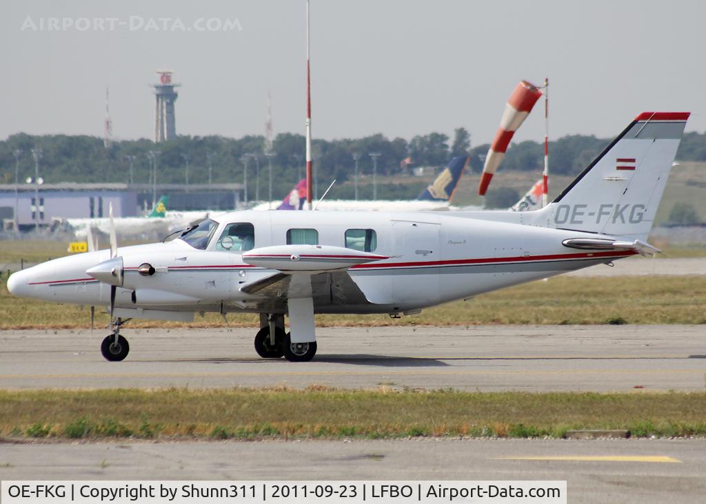 OE-FKG, 1980 Piper PA-31T-620 Cheyenne II C/N 31T-8020036, Taxiing holding point rwy 32R for departure after maintenance...