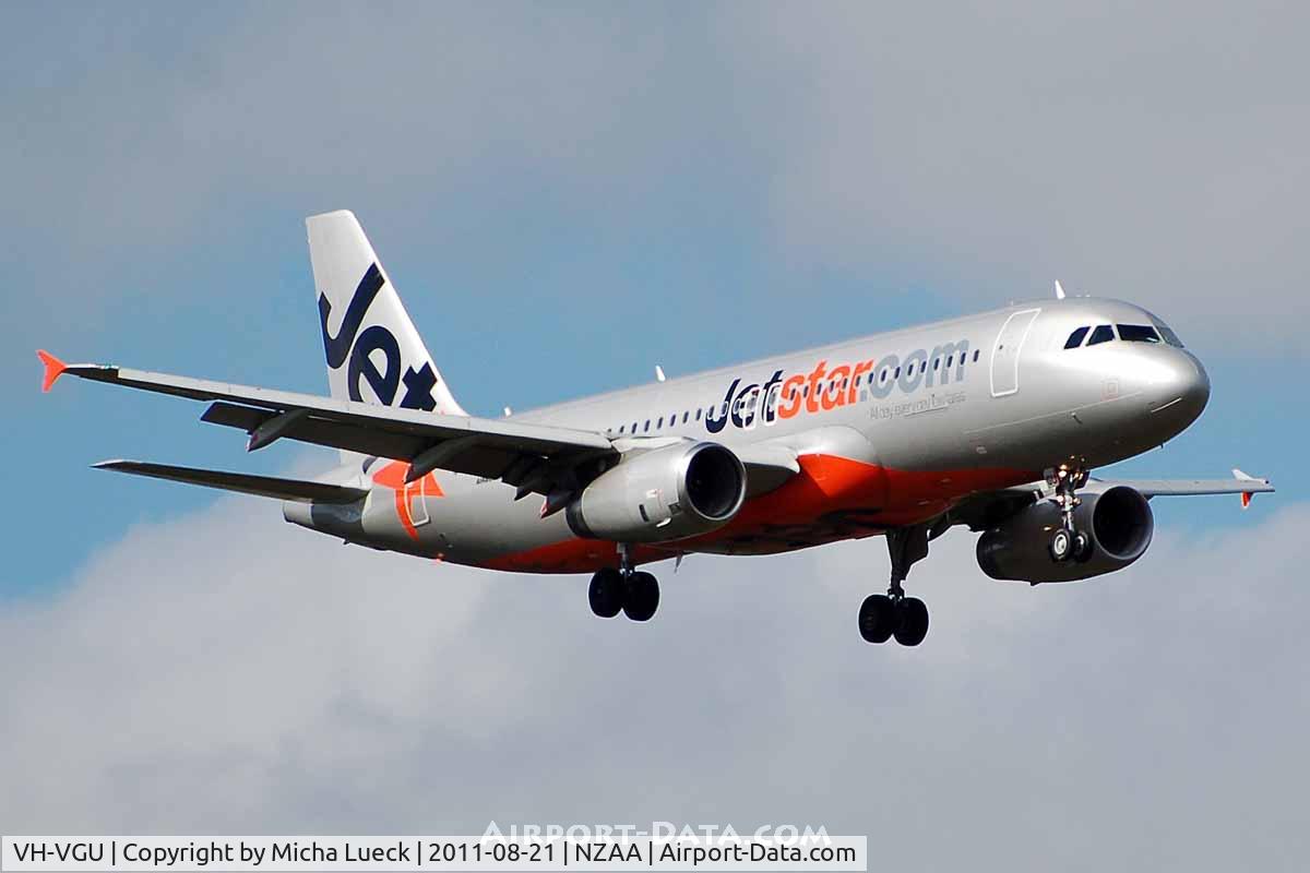 VH-VGU, 2010 Airbus A320-214 C/N 4245, At Auckland