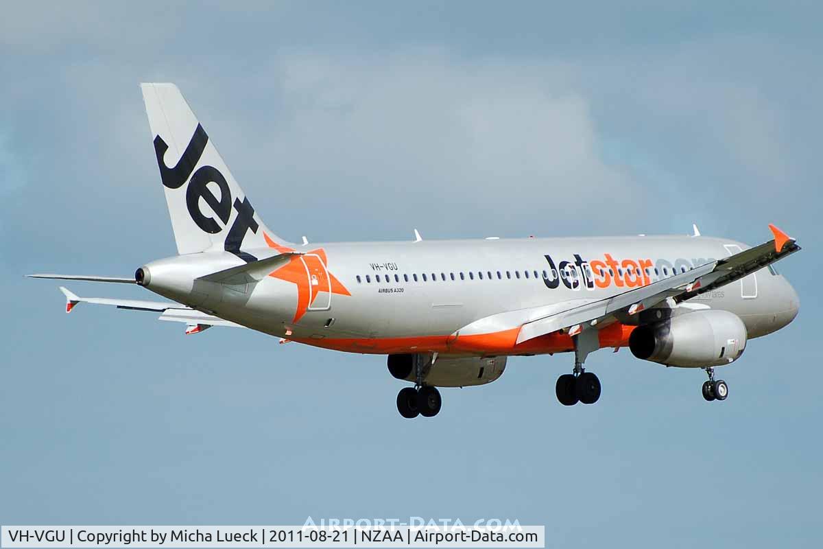VH-VGU, 2010 Airbus A320-214 C/N 4245, At Auckland
