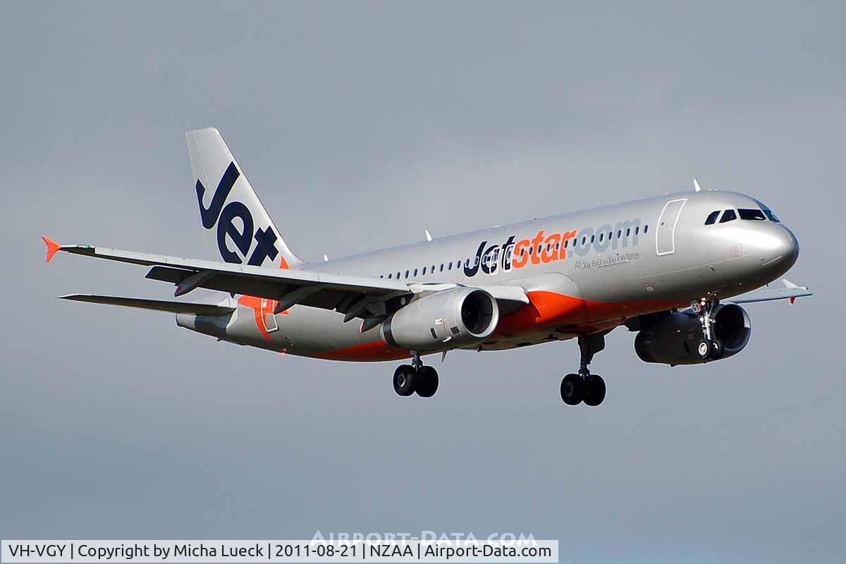 VH-VGY, 2010 Airbus A320-232 C/N 4177, At Auckland