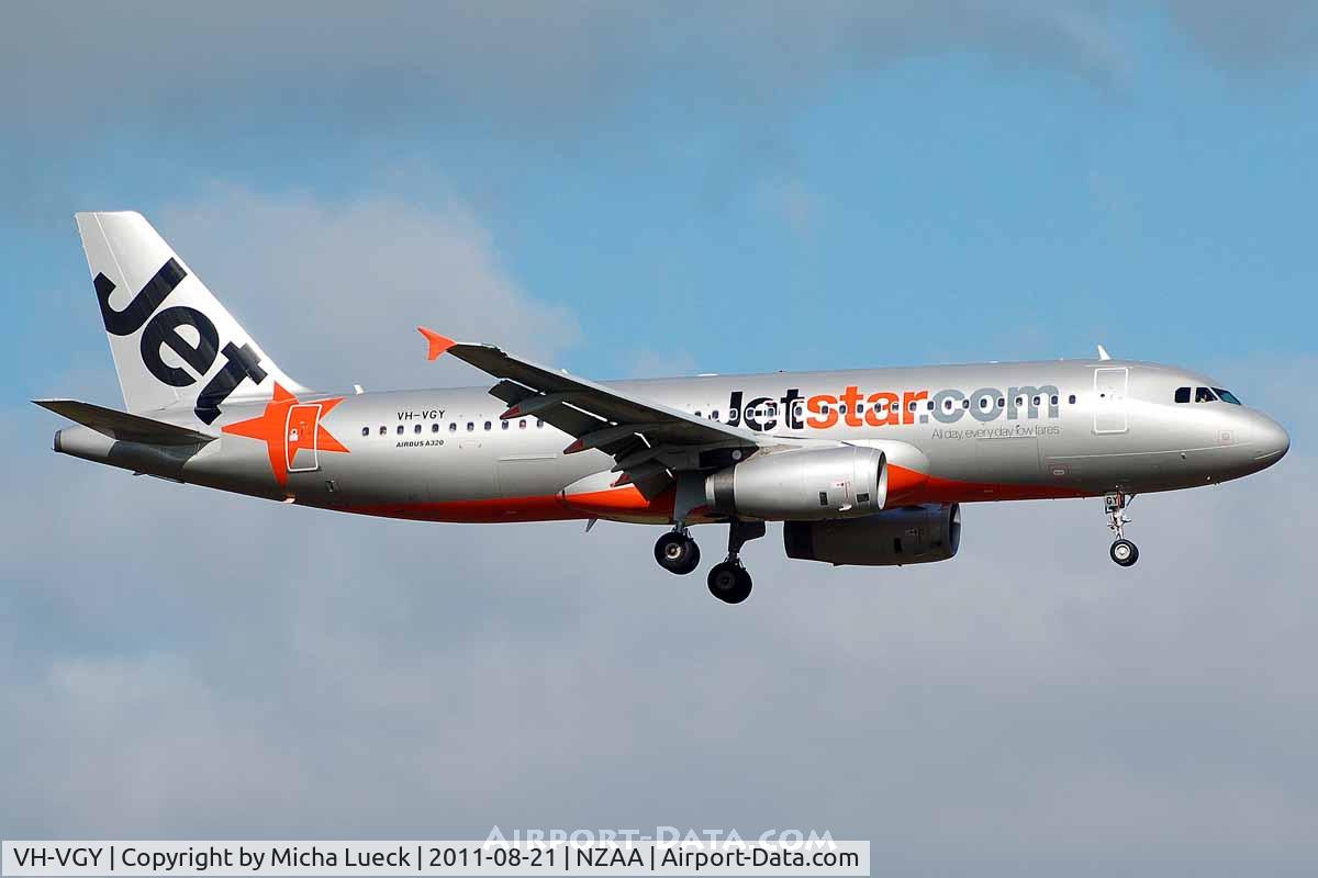 VH-VGY, 2010 Airbus A320-232 C/N 4177, At Auckland