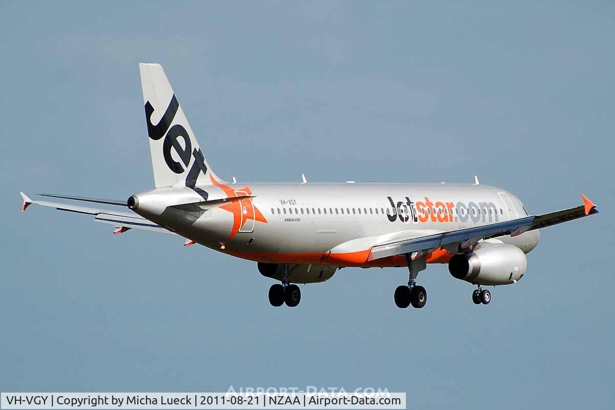 VH-VGY, 2010 Airbus A320-232 C/N 4177, At Auckland