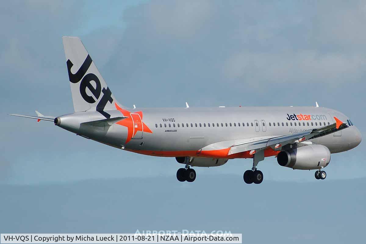 VH-VQS, 2005 Airbus A320-232 C/N 2515, At Auckland