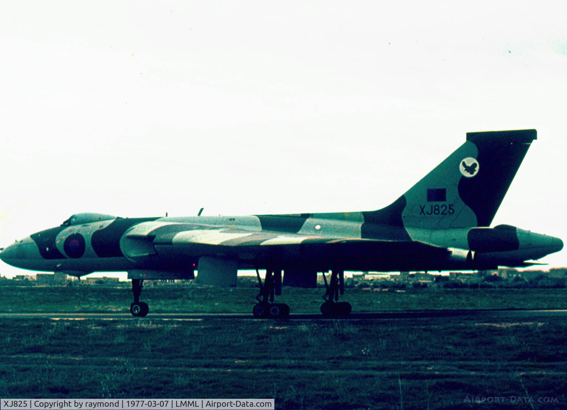 XJ825, 1961 Avro Vulcan B.2 C/N Set 25, Vulcan XJ825 27Sqd RAF