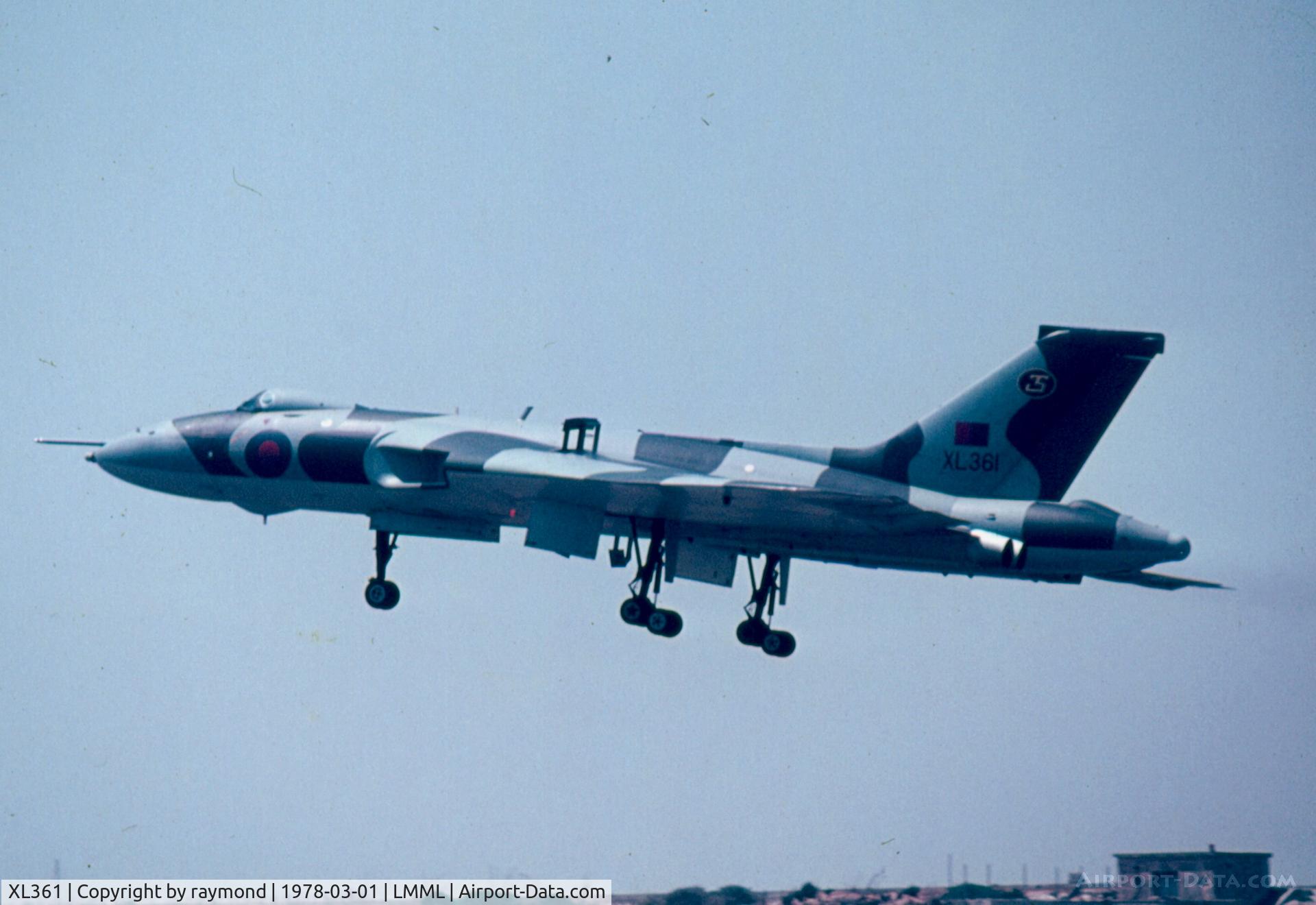 XL361, 1962 Avro Vulcan B.2 C/N Set 33, Vulcan XL361 35Sqd RAF