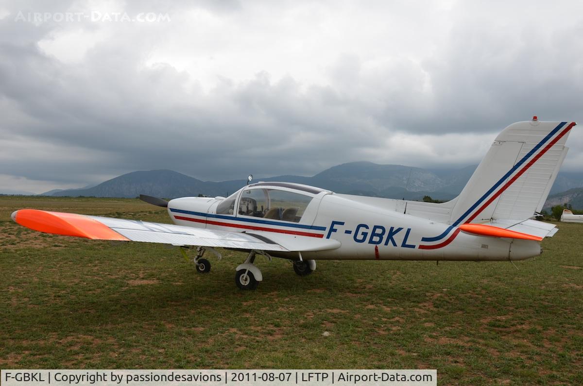 F-GBKL, Socata Rallye 235E Gabier C/N 13020, Waiting for tracting a glider