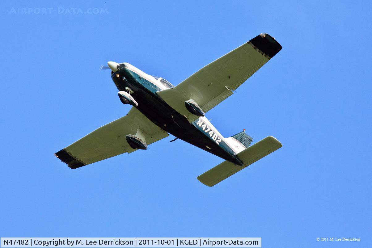 N47482, 1977 Piper PA-28-181 C/N 28-7890079, Taking off from Sussex County Airport, Delaware
