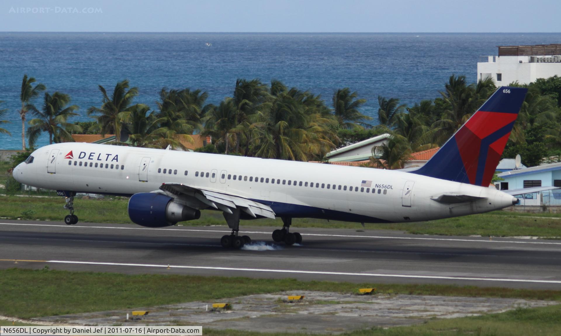 N656DL, 1990 Boeing 757-232 C/N 24396, N656DL landing at TNCM