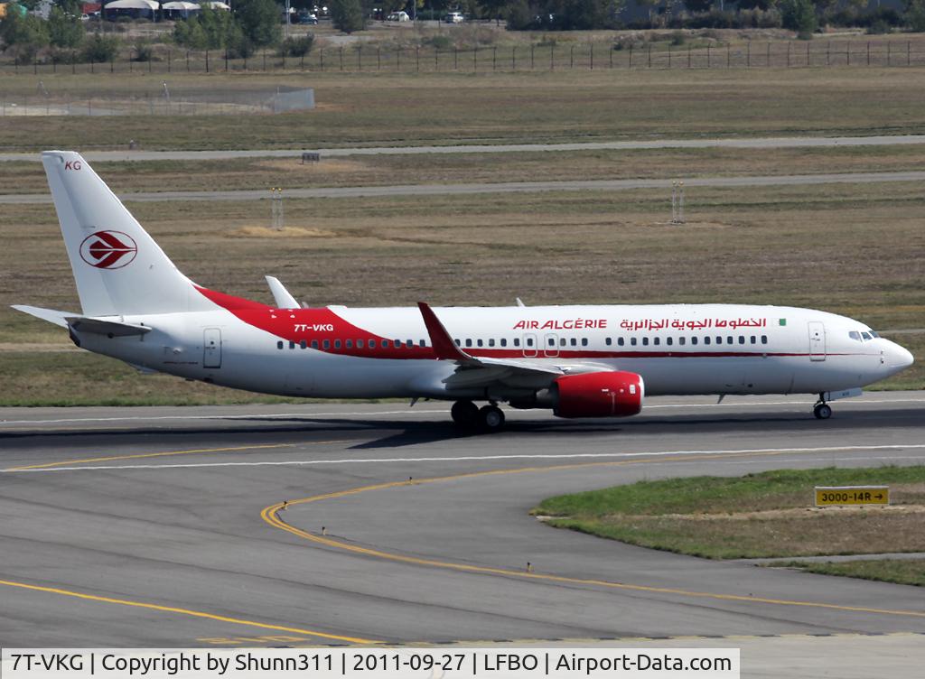 7T-VKG, 2011 Boeing 737-8D6 C/N 40861, Lining up rwy 14R for departure...