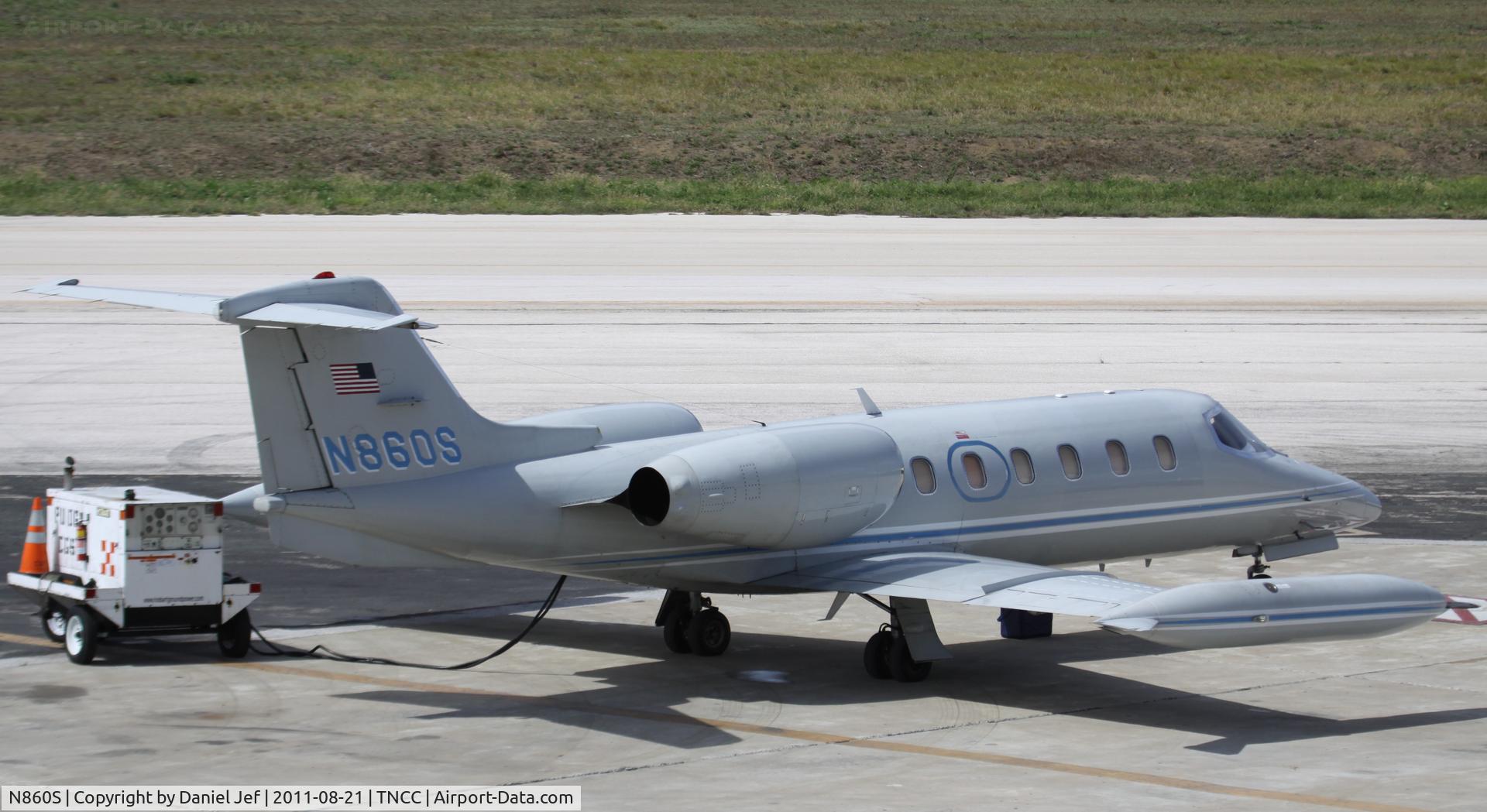 N860S, 1982 Gates Learjet 35A C/N 491, Medivac N860S on the tarmac at TNCC