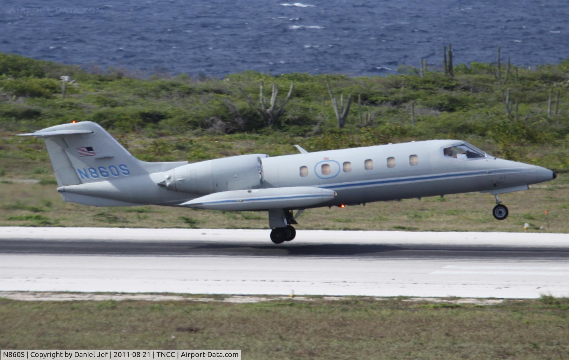 N860S, 1982 Gates Learjet 35A C/N 491, N860S taking off at TNCC