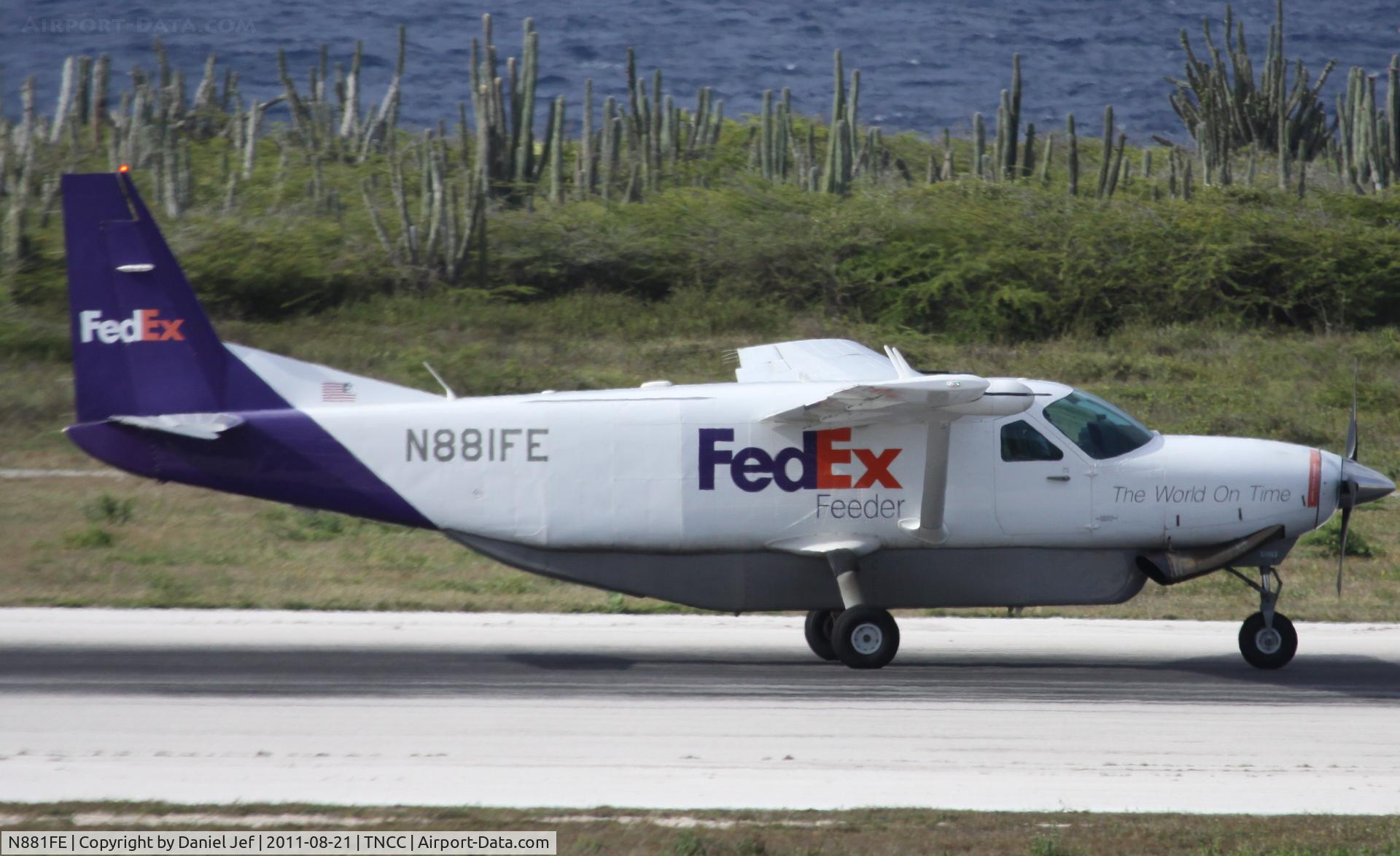 N881FE, 1990 Cessna 208B C/N 208B0204, N881FE landing at TNCC