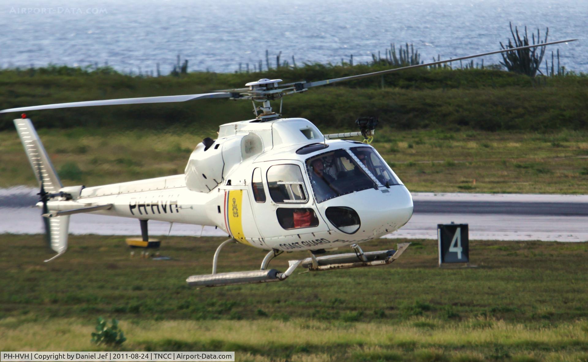 PH-HVH, Aerospatiale AS-355F-1 Ecureuil 2 C/N 5215, PH-HVH landing at TNCC
