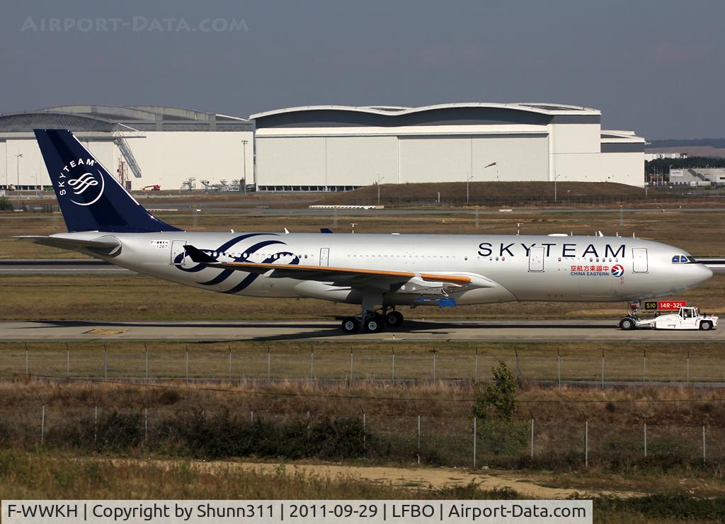 F-WWKH, 2011 Airbus A330-243 C/N 1267, C/n 1267 - Freshly painted in full Skyteam c/s for China Eastern Airlines :)