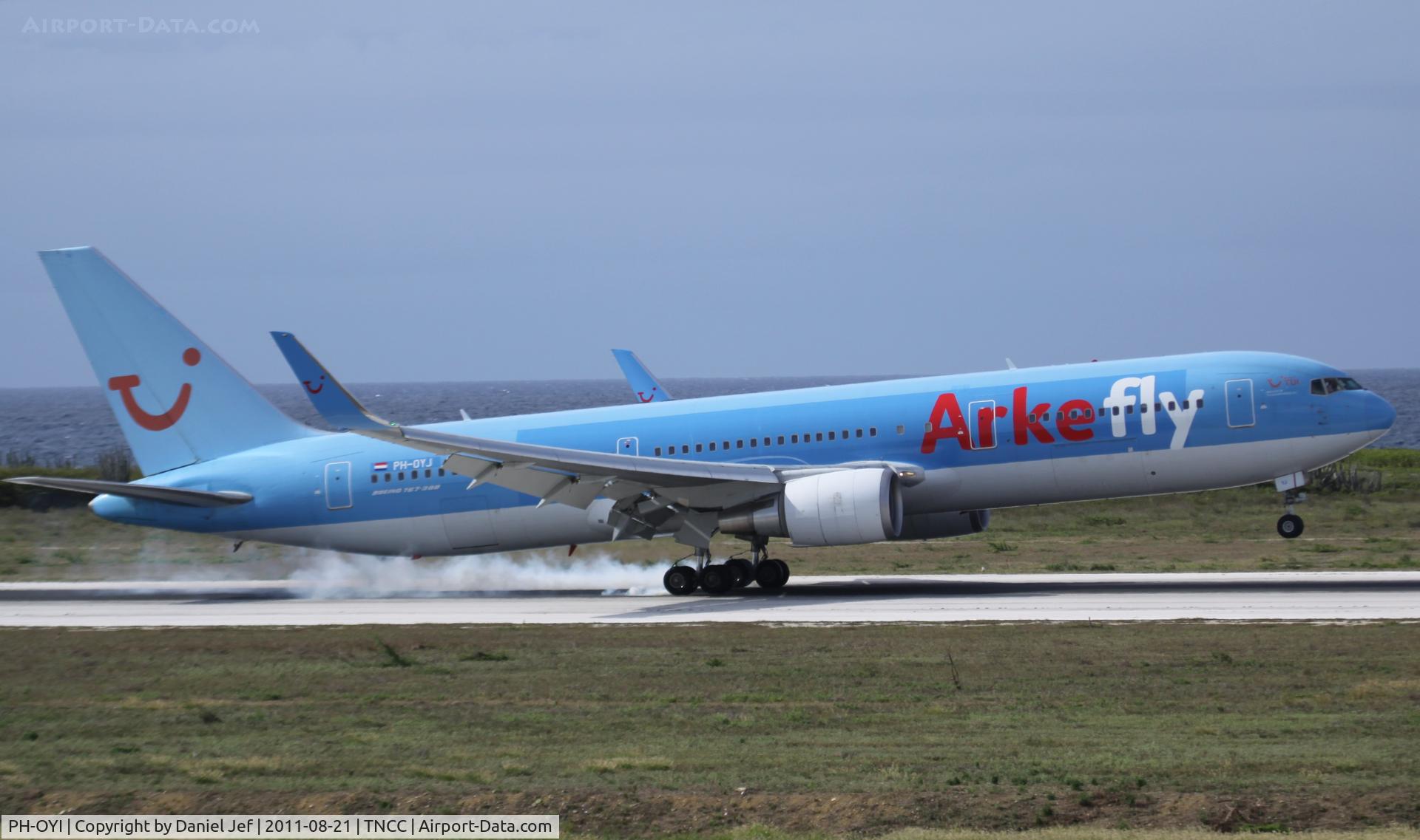PH-OYI, 2000 Boeing 767-304/ER C/N 29138, PH-OYJ landing at TNCC