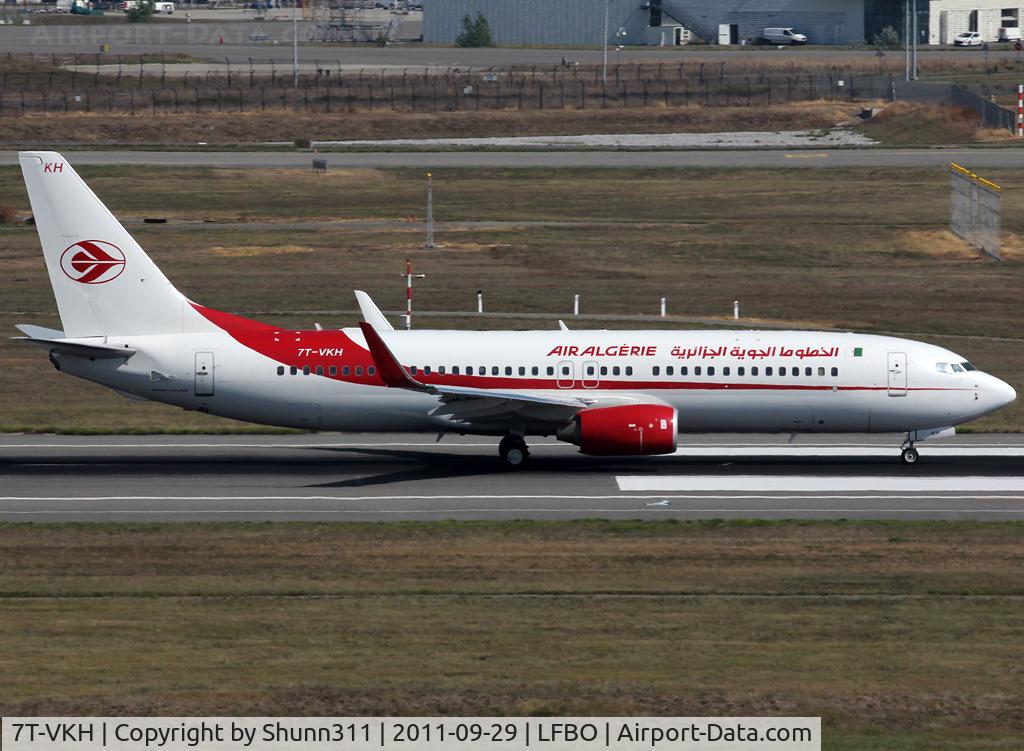 7T-VKH, 2011 Boeing 737-8D6 C/N 40862, Ready for take off rwy 14R