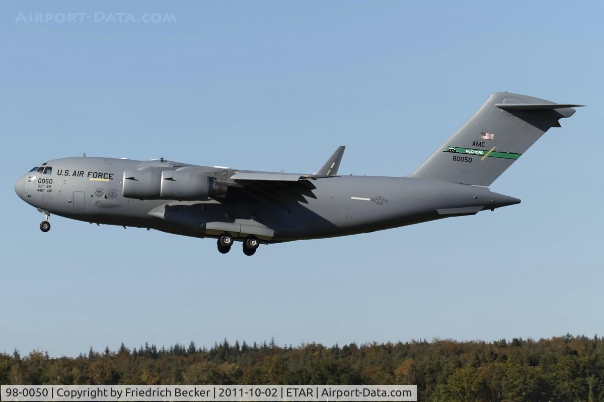 98-0050, 1998 Boeing C-17A Globemaster III C/N 50054/P-50, short final RW26