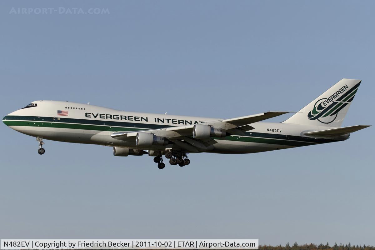 N482EV, 1973 Boeing 747-212B C/N 20713, on final RW26