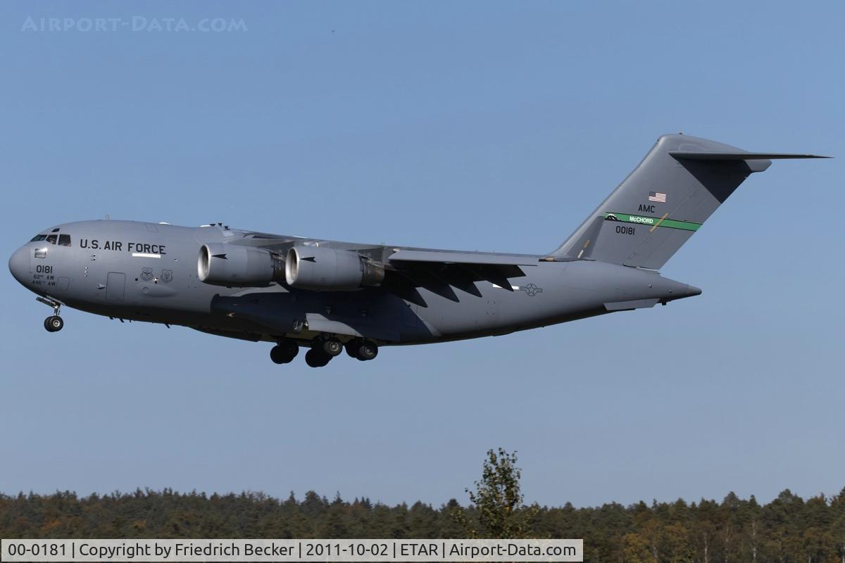 00-0181, 2000 Boeing C-17A Globemaster III C/N 50089/F088/P81, on final RW26
