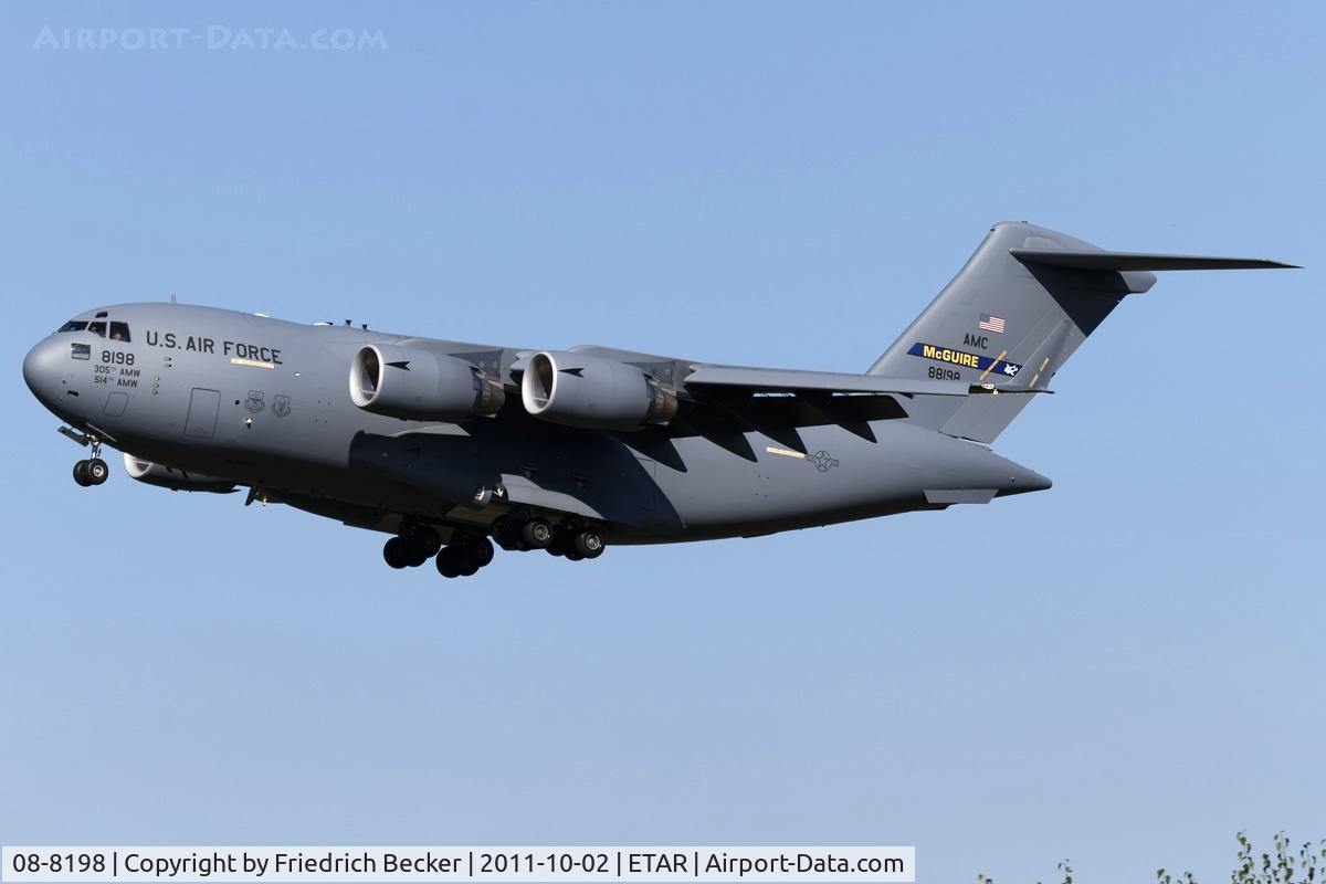 08-8198, 2008 Boeing C-17A Globemaster III C/N P-198, in final RW26
