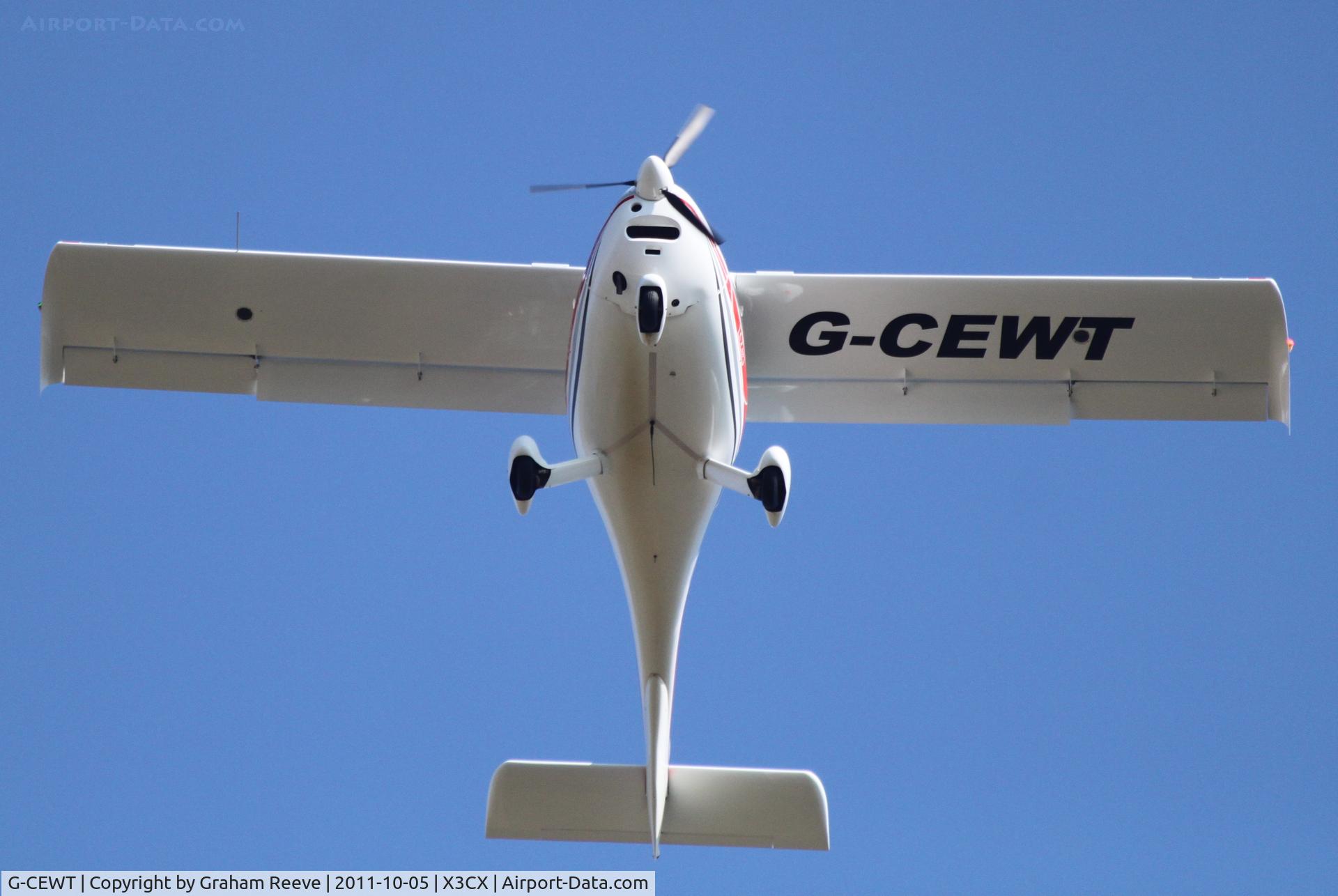 G-CEWT, Flight Design CTSW C/N 8158, Over head.