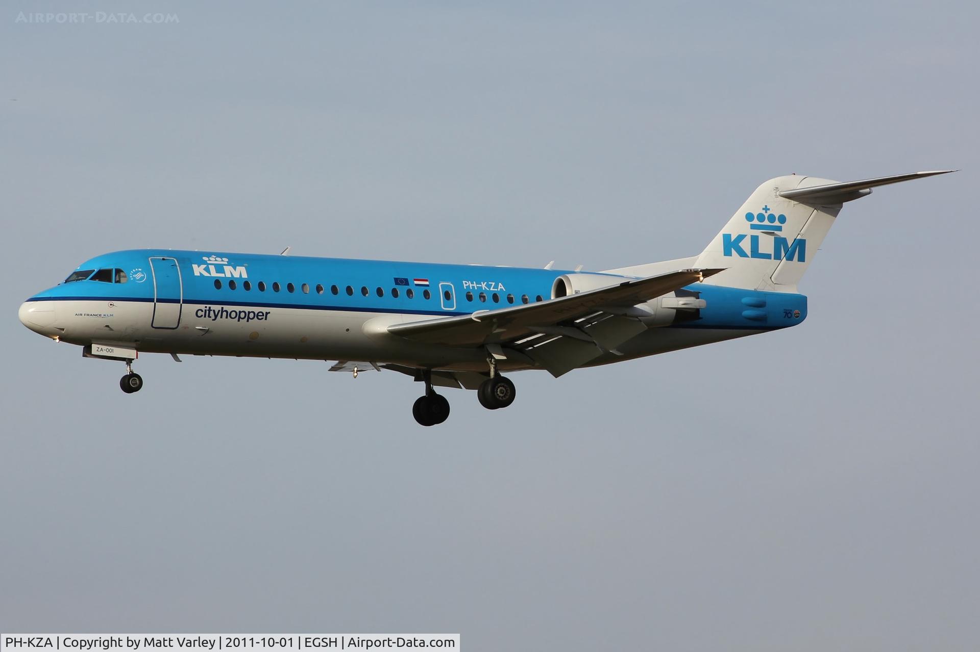 PH-KZA, 1996 Fokker 70 (F-28-070) C/N 11567, On approach at EGSH.
