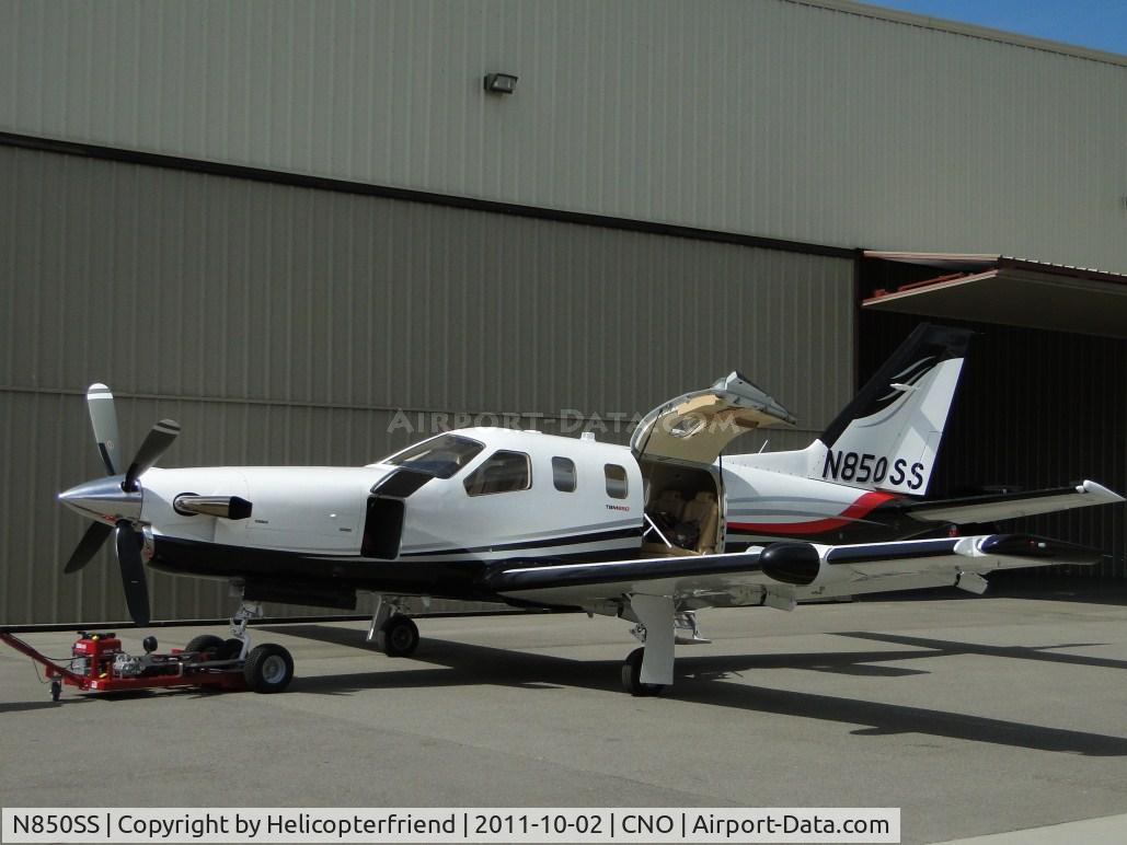 N850SS, 2011 Socata TBM-700 C/N 591, Making preparation to go flying