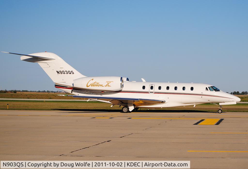 N903QS, 2001 Cessna 750 Citation X C/N 750-0162, Twelve seat Citation X heads to its runway for takeoff to Van Nuys, CA from Decatur, Illinois.