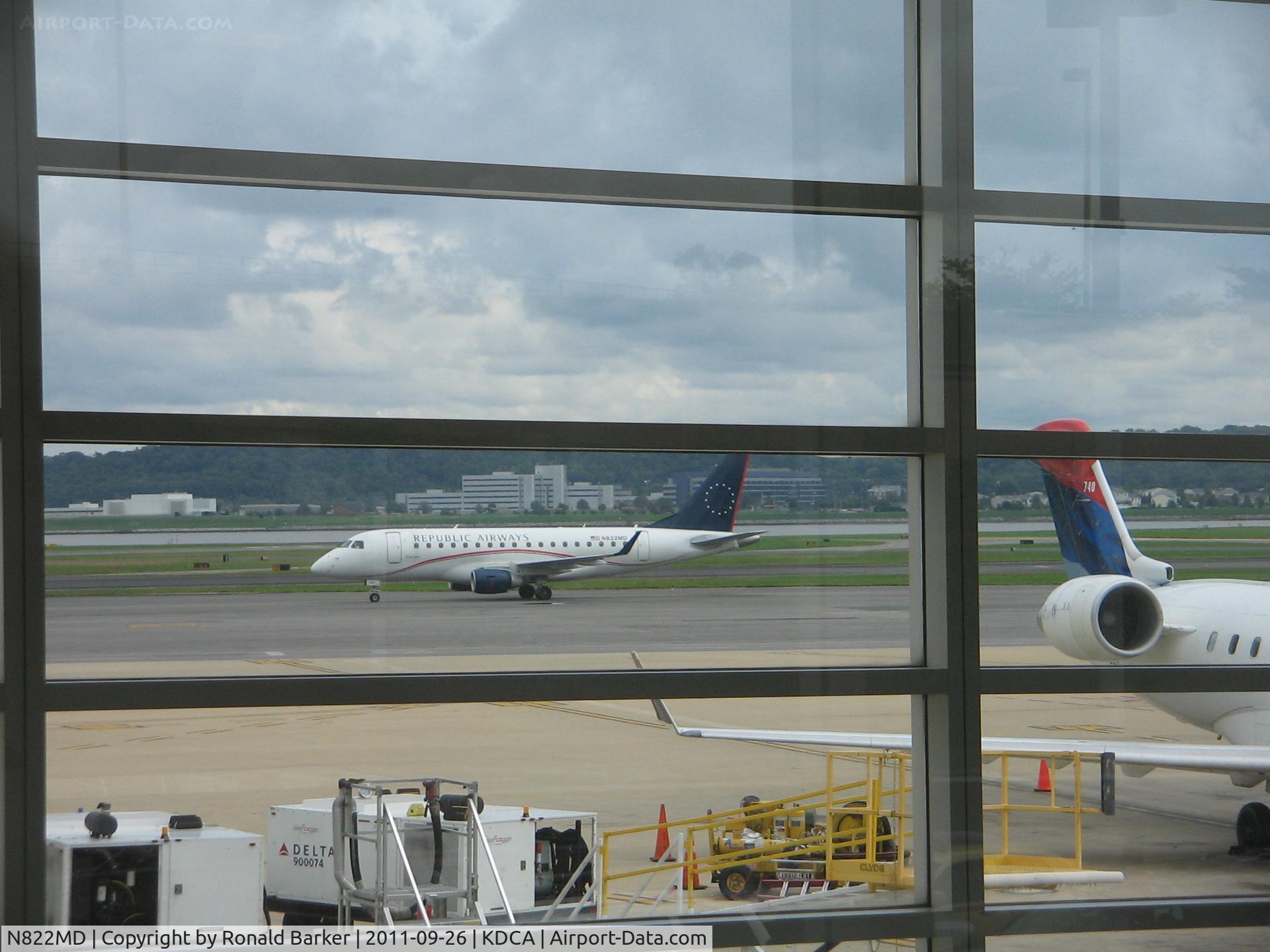 N822MD, 2004 Embraer 170SU (ERJ-170-100SU) C/N 17000043, DCA, VA