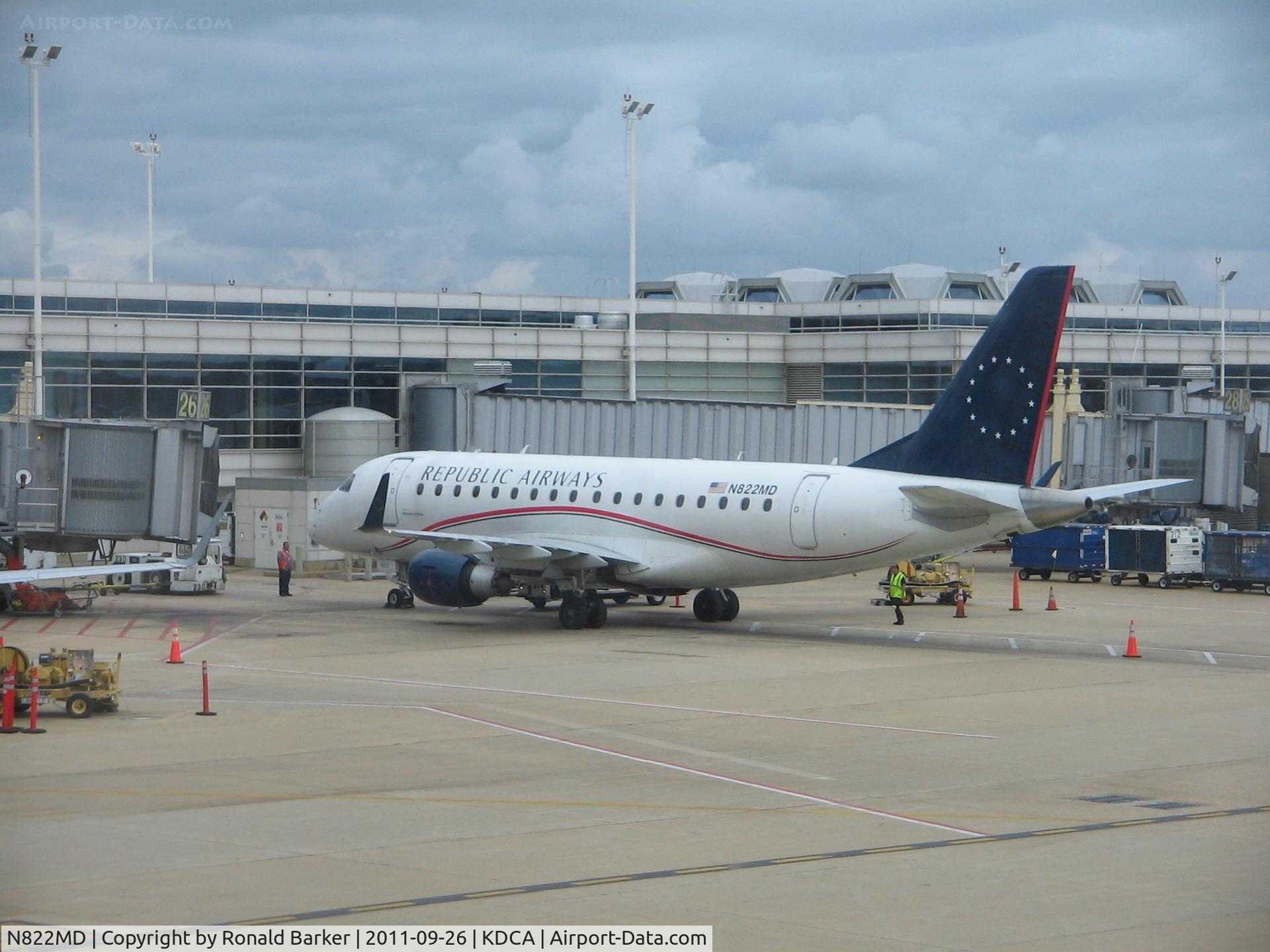 N822MD, 2004 Embraer 170SU (ERJ-170-100SU) C/N 17000043, DCA, VA