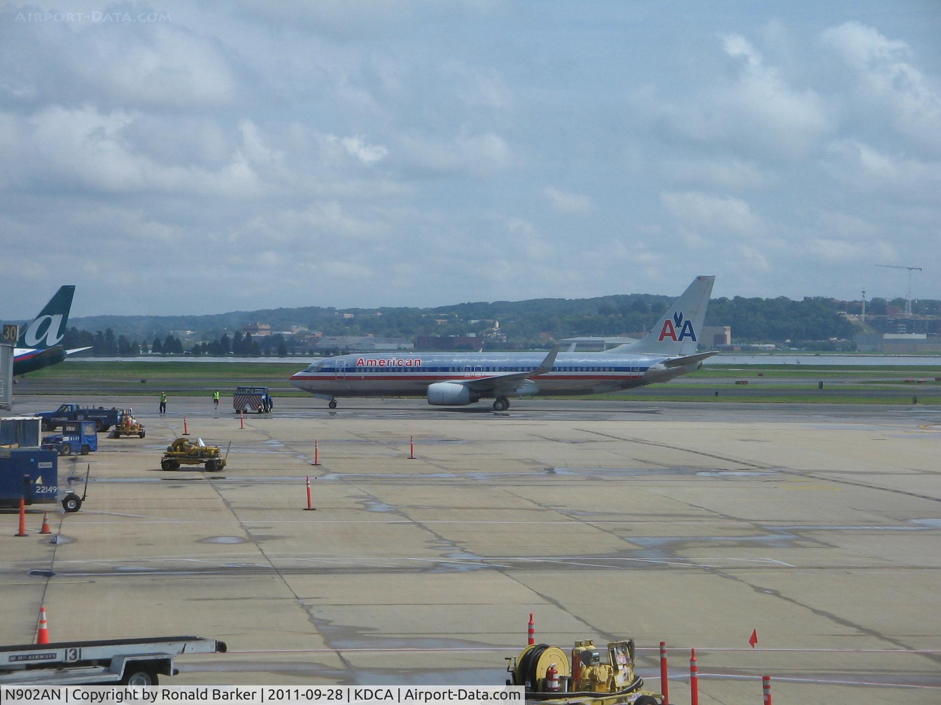 N902AN, 1999 Boeing 737-823 C/N 29504, DCA, VA