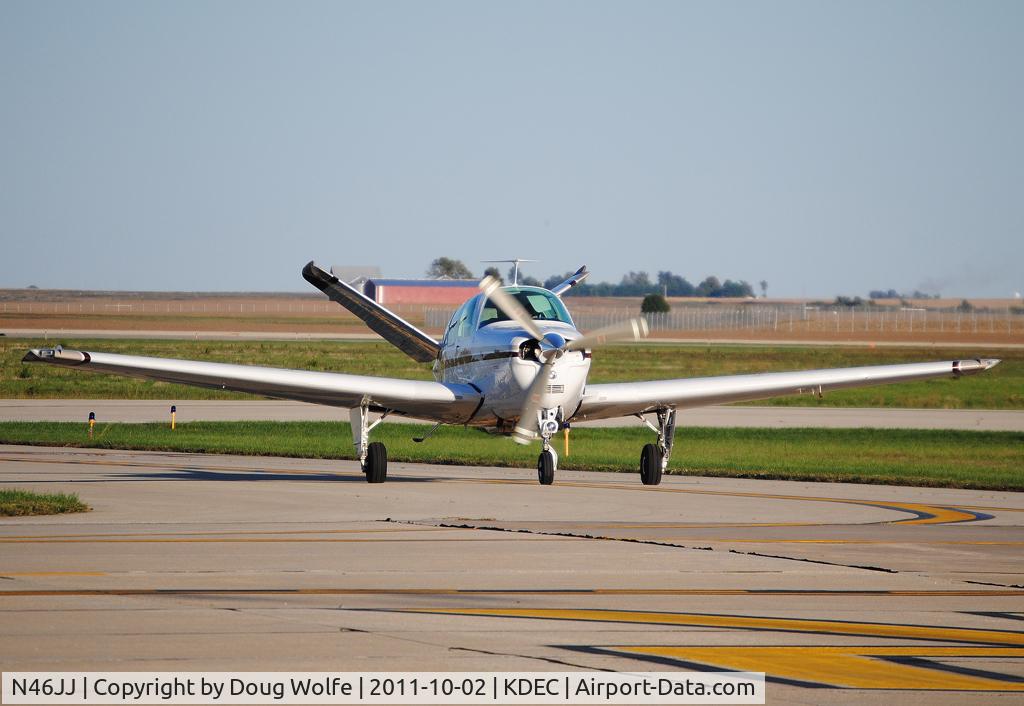 N46JJ, 1981 Beech V35B Bonanza C/N D-10375, Moments after landing and heading to a hanger at Decatur, Illinois.