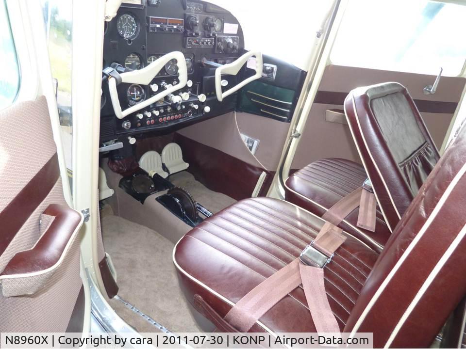 N8960X, 1961 Cessna 182D Skylane C/N 18253360, leather interior