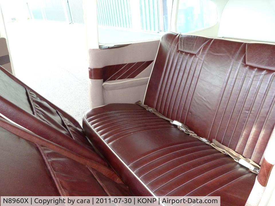 N8960X, 1961 Cessna 182D Skylane C/N 18253360, rear bench leather interior