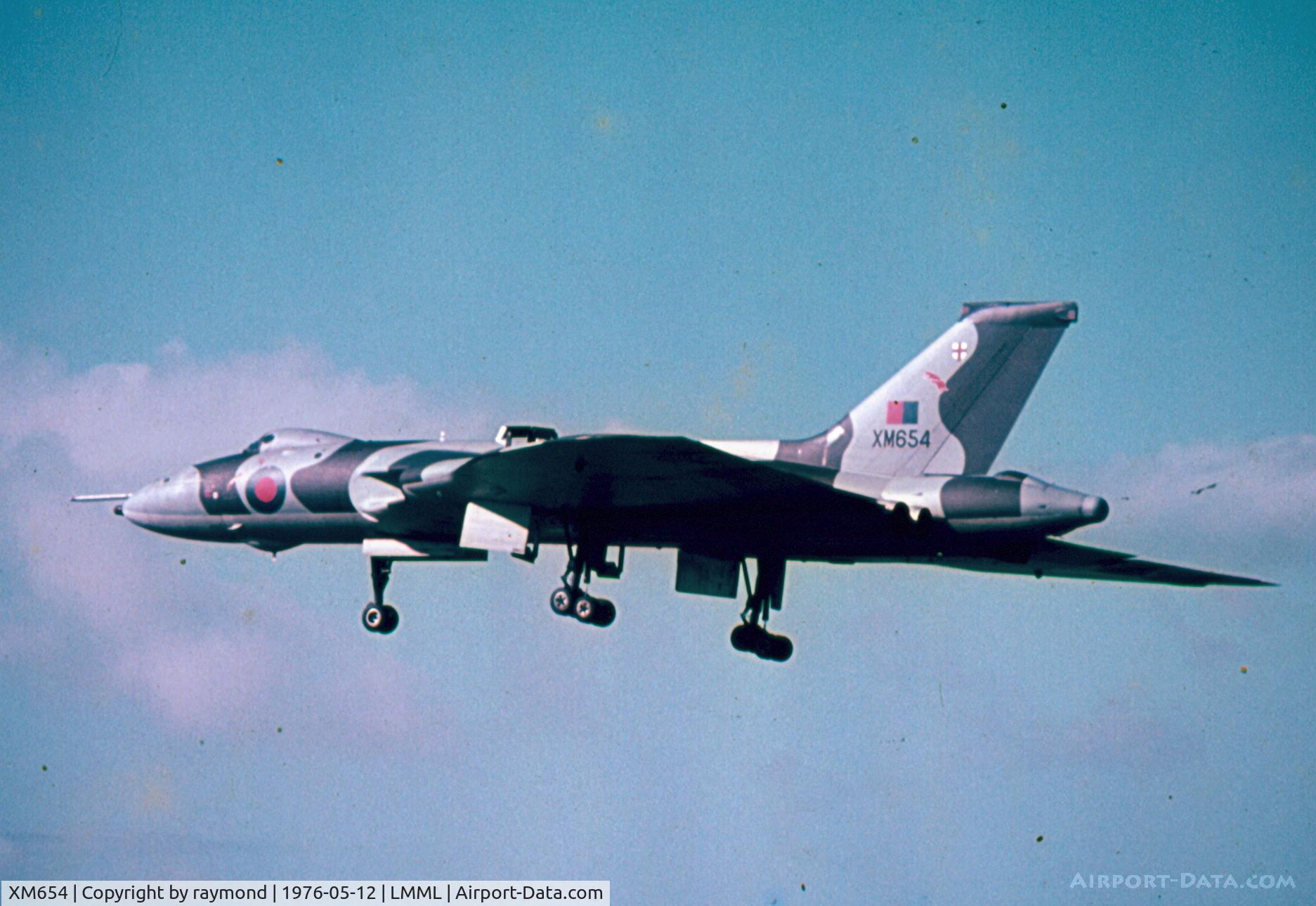 XM654, 1964 Avro Vulcan B.2 C/N Set 86, Vulcan XM654 101Sqd RAF