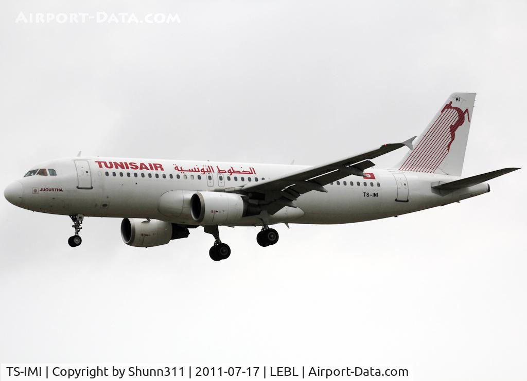 TS-IMI, 1994 Airbus A320-211 C/N 0511, Landing rwy 25R