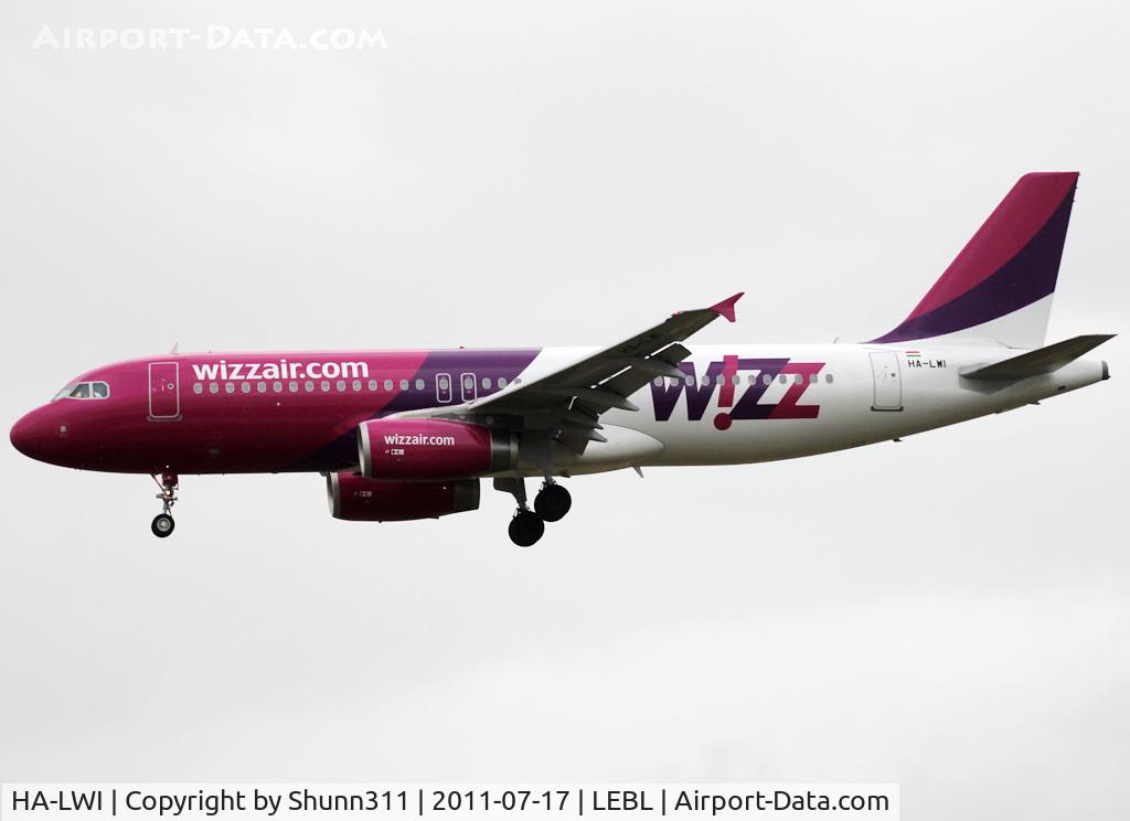 HA-LWI, 2011 Airbus A320-232 C/N 4628, Landing rwy 25R