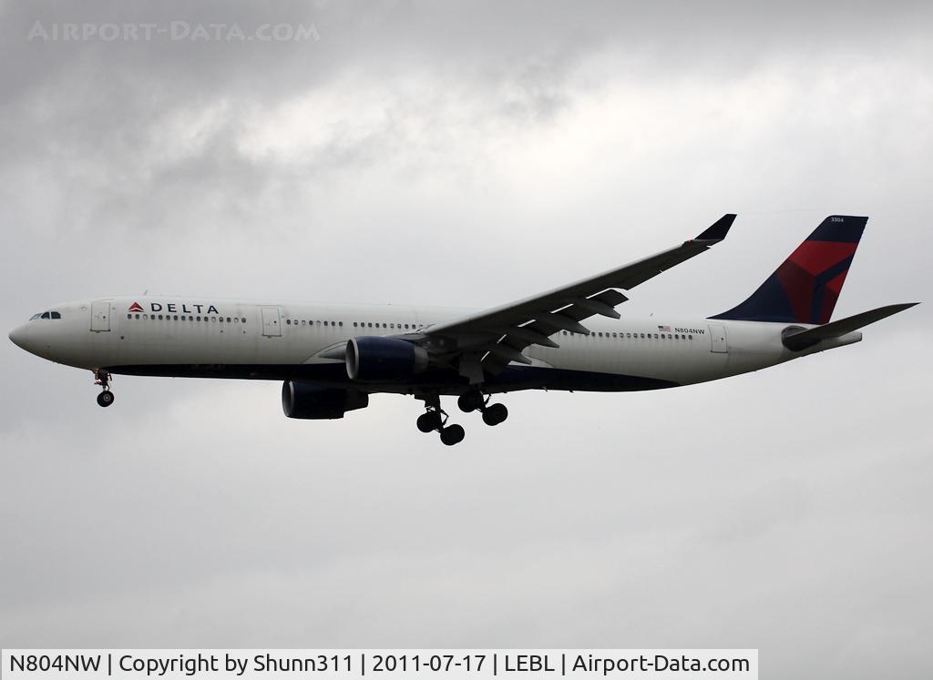 N804NW, 2003 Airbus A330-323 C/N 0549, Landing rwy 25R