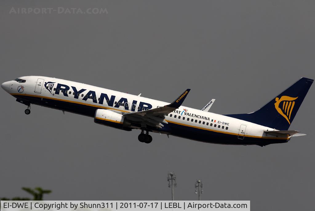 EI-DWE, 2007 Boeing 737-8AS C/N 36074, Taking off from rwy 25L