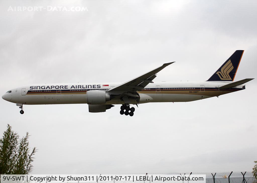 9V-SWT, 2009 Boeing 777-312/ER C/N 34585, Landing rwy 25R