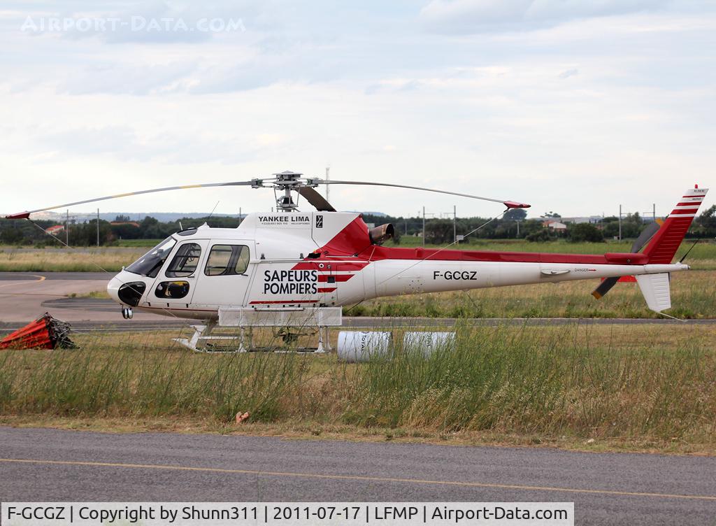 F-GCGZ, Aerospatiale AS-350BA Ecureuil C/N 1068, Parked...
