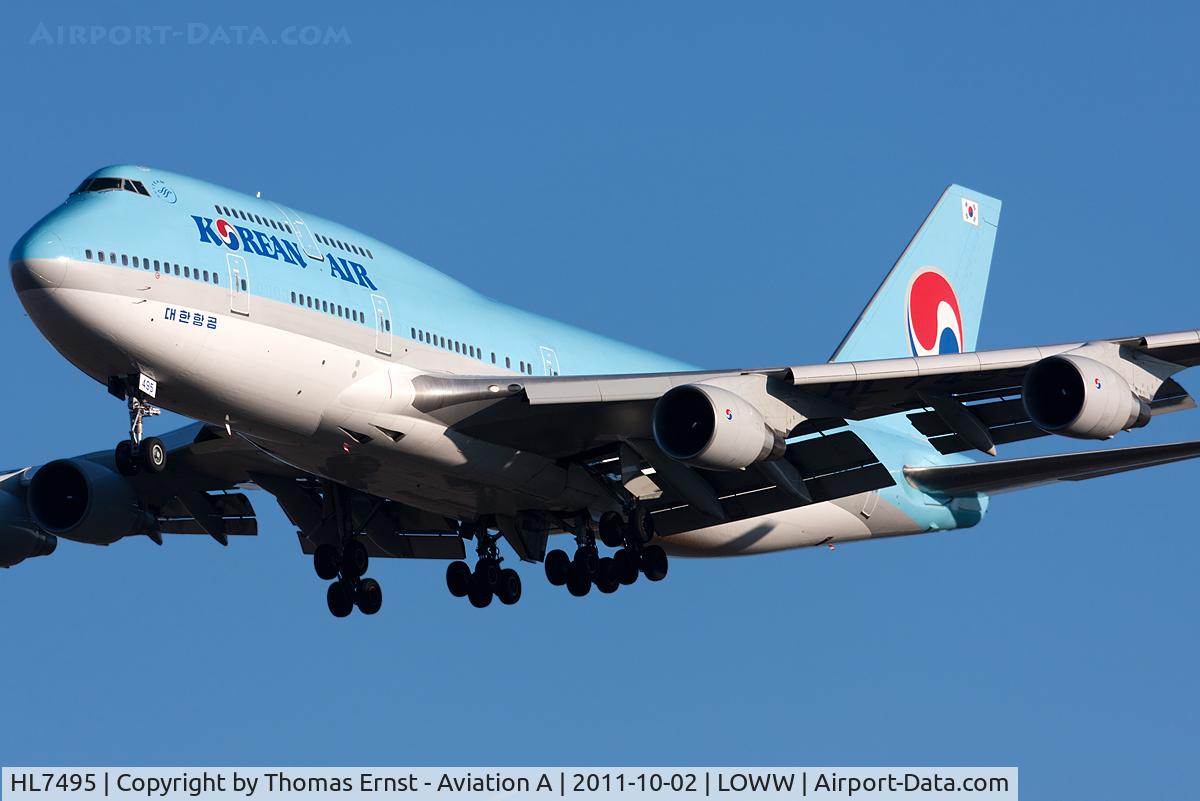 HL7495, Boeing 747-4B5 C/N 28096, On finals rwy 34
