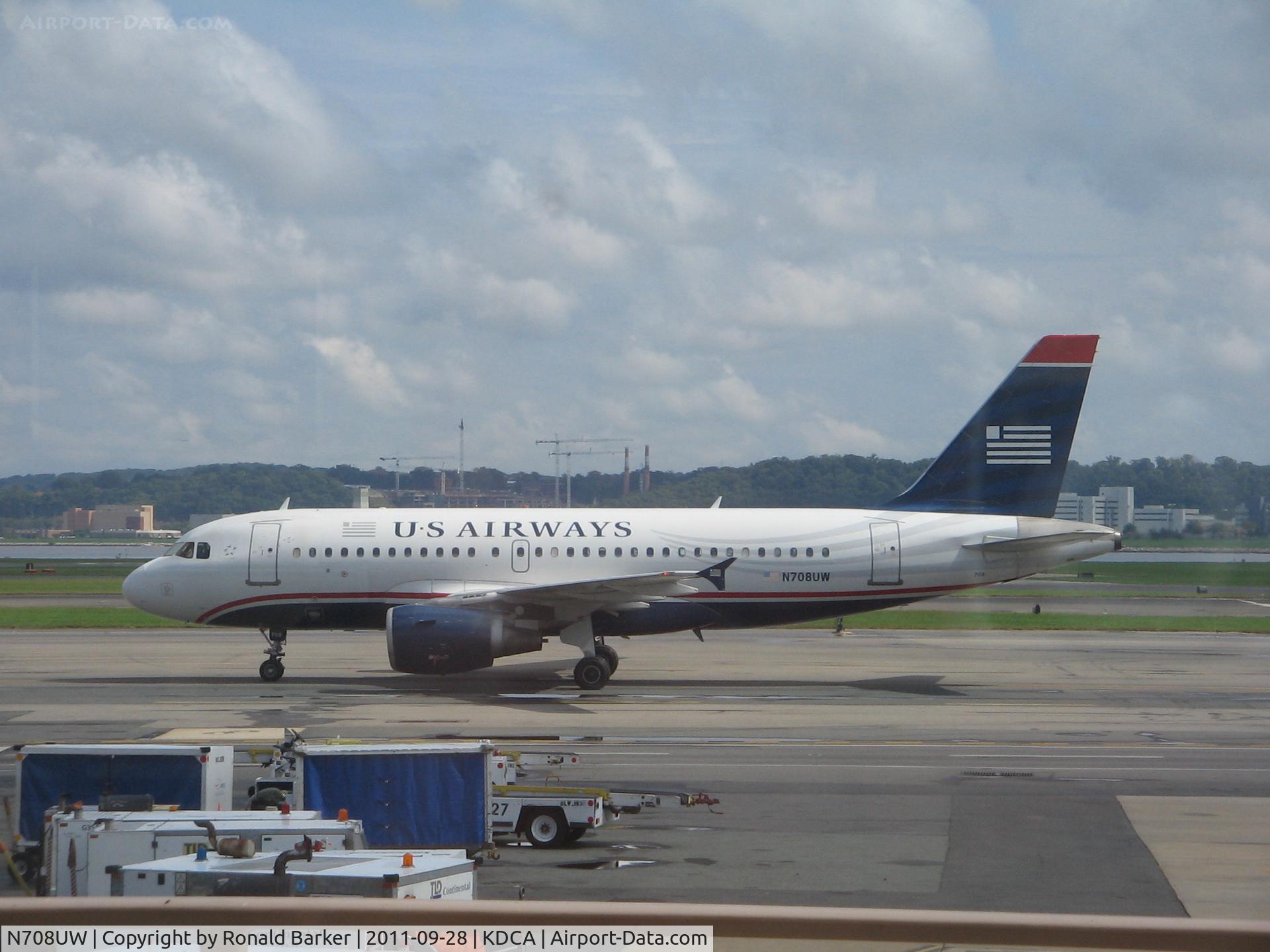 N708UW, 1999 Airbus A319-112 C/N 0972, DCA, VA