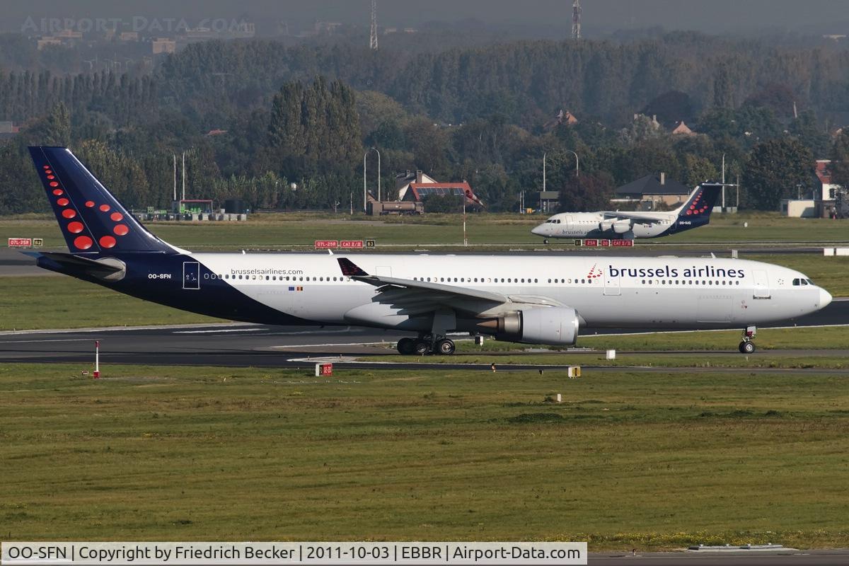OO-SFN, 1993 Airbus A330-301 C/N 037, taxying o the active