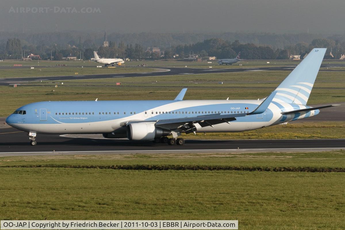 OO-JAP, 2001 Boeing 767-38E/ER C/N 30840, decelerating after touchdown
