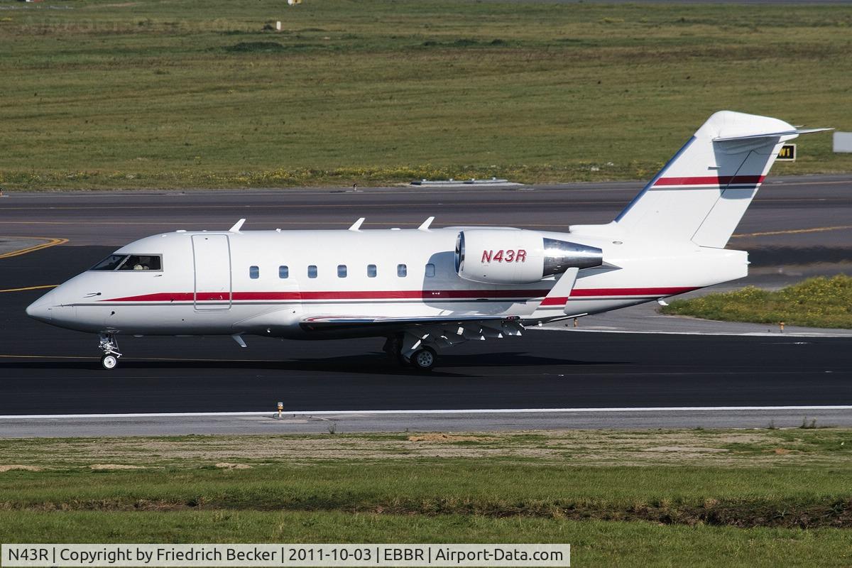 N43R, 1997 Canadair Challenger 604 (CL-600-2B16) C/N 5334, decelerating after touchdown